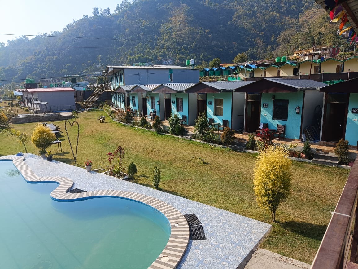Pool and cottages at The Badal Stop